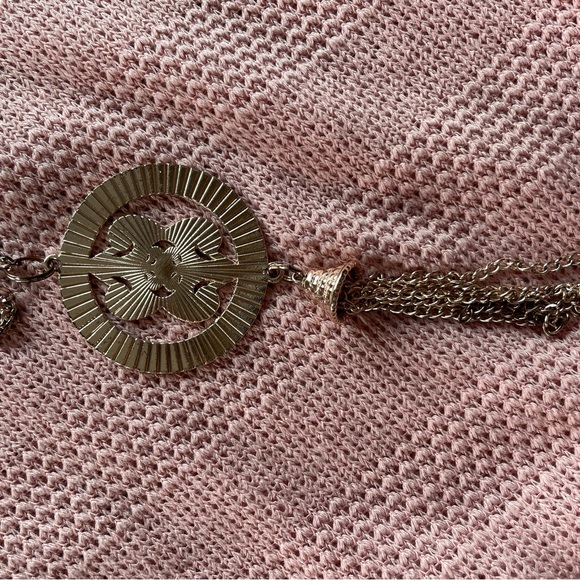 Lightweight shirt with detachable necklace - Picture 4 of 6